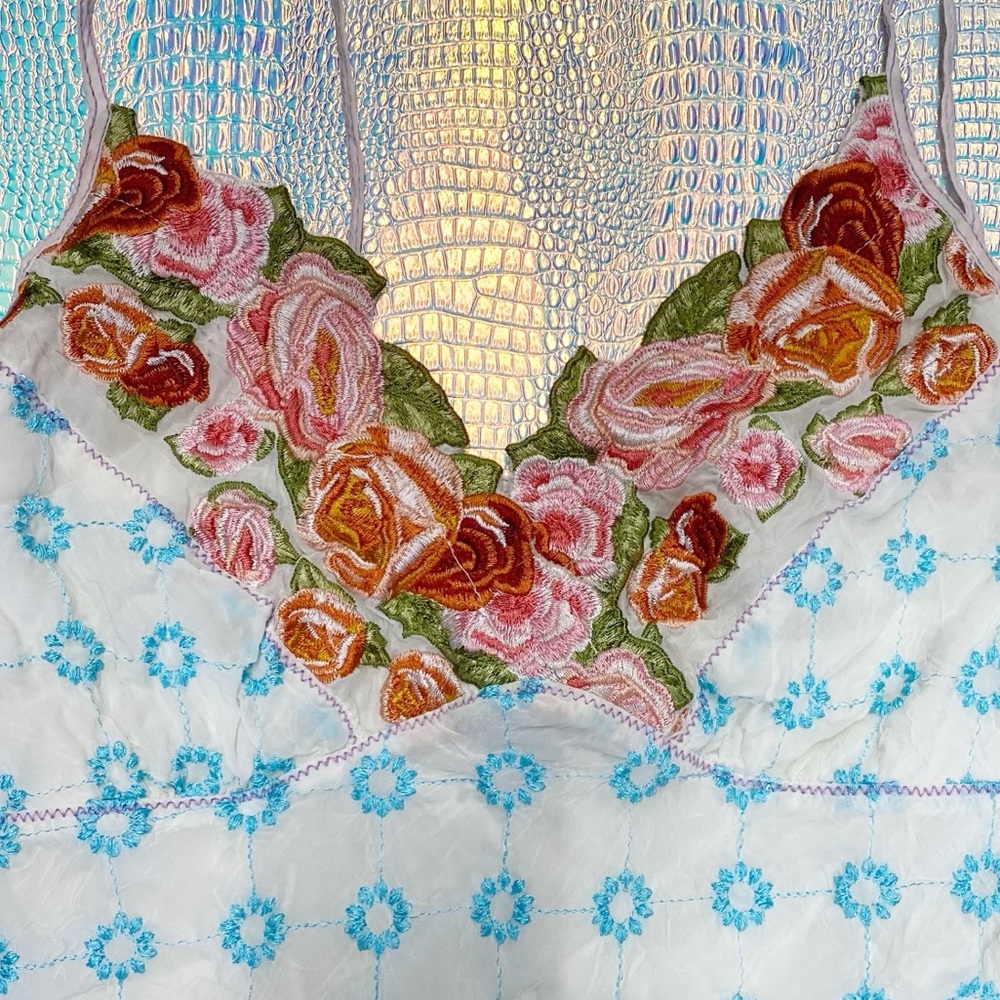 💕 JOHNNY WAS vintage floral embroidery tank camisole XS white rose appliqué